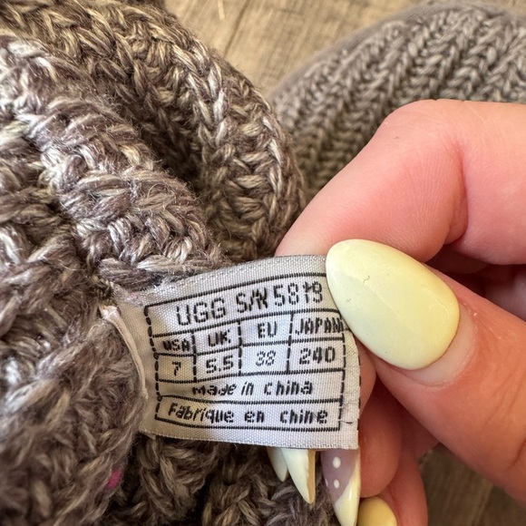 UGG Grey Classic Cardy Knit Triple Button Boots- Size 7 - Picture 6 of 6